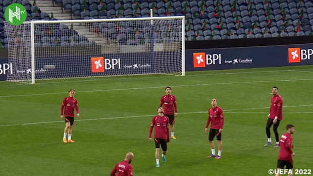 Turkey train at Estádio do Dragão before facing Portugal
